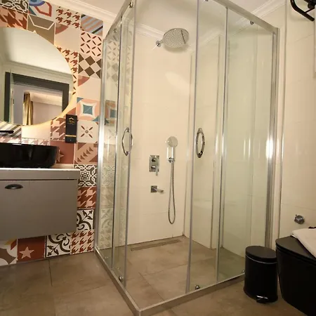 Apartment Superb Flat With Balcony Near Hadrian's Gate *