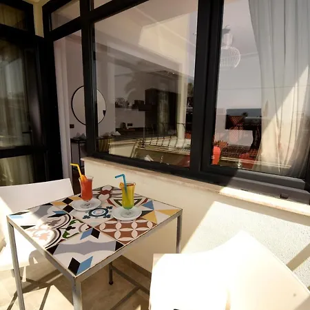 Superb Flat With Balcony Near Hadrian's Gate Apartment *