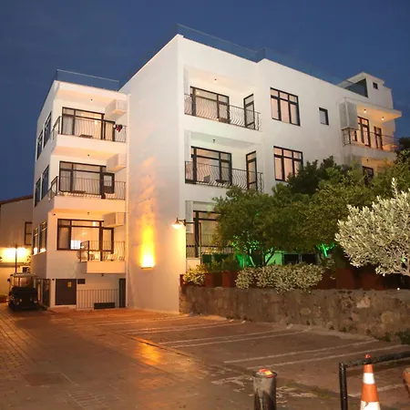 Superb Flat With Balcony Near Hadrian's Gate * Antalya