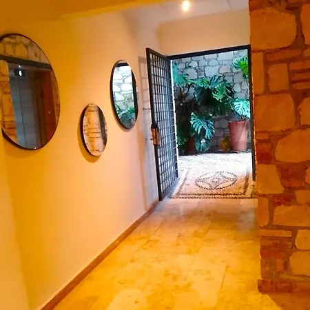 Apartment Superb Flat With Balcony Near Hadrian's Gate *