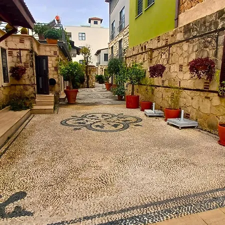 Superb Flat With Balcony Near Hadrian's Gate Apartment