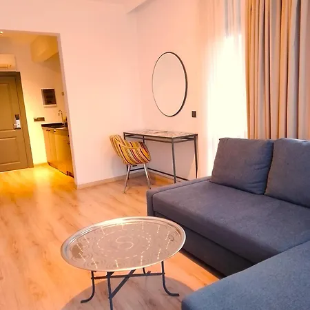 Apartment Superb Flat With Balcony Near Hadrian's Gate Antalya