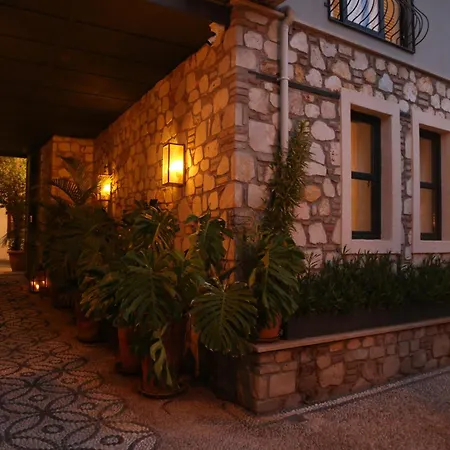 Superb Flat With Balcony Near Hadrian's Gate Antalya